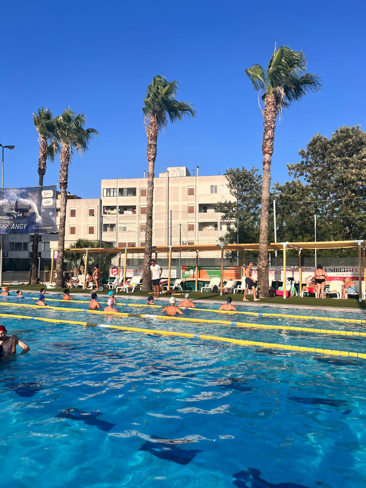 vasca semiolimpica esterna